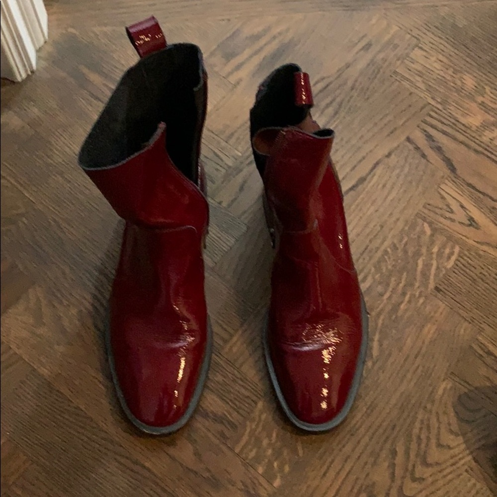 Size 8 rich red lantern zip boots